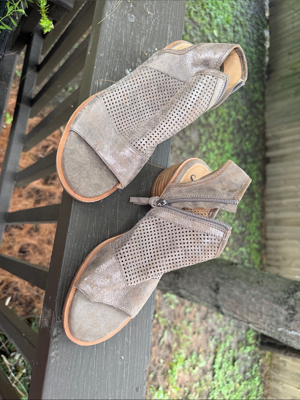 Sofft woman’s  Taupe Perforated Open-Toe Zip Sandals/booties